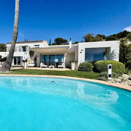 Pour 12 Personnes Avec Piscine, Jacuzzi An *